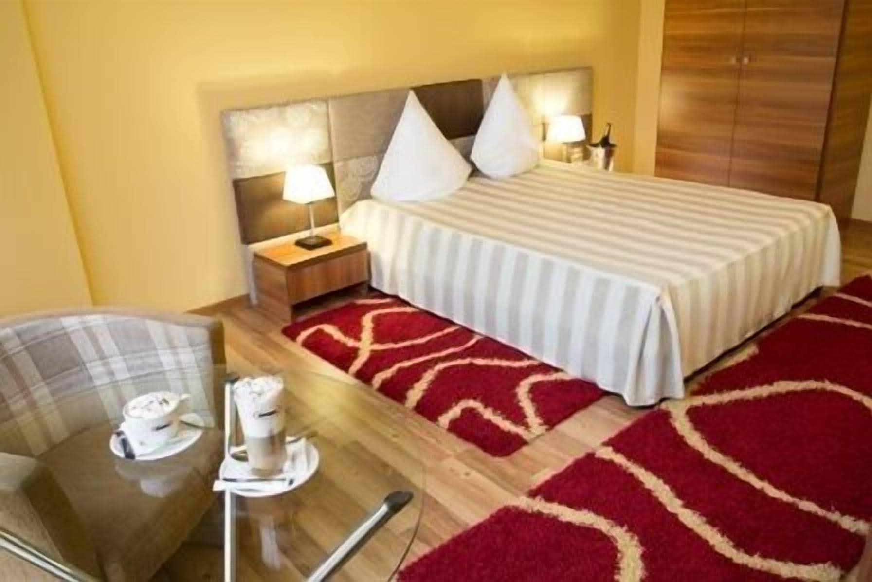 Hotel Perla Τιμισοάρα Εξωτερικό φωτογραφία