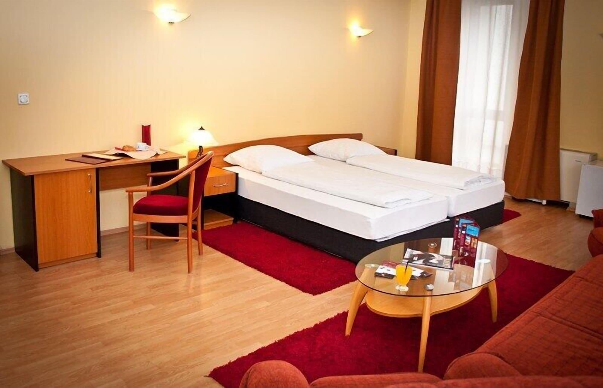 Hotel Perla Τιμισοάρα Εξωτερικό φωτογραφία
