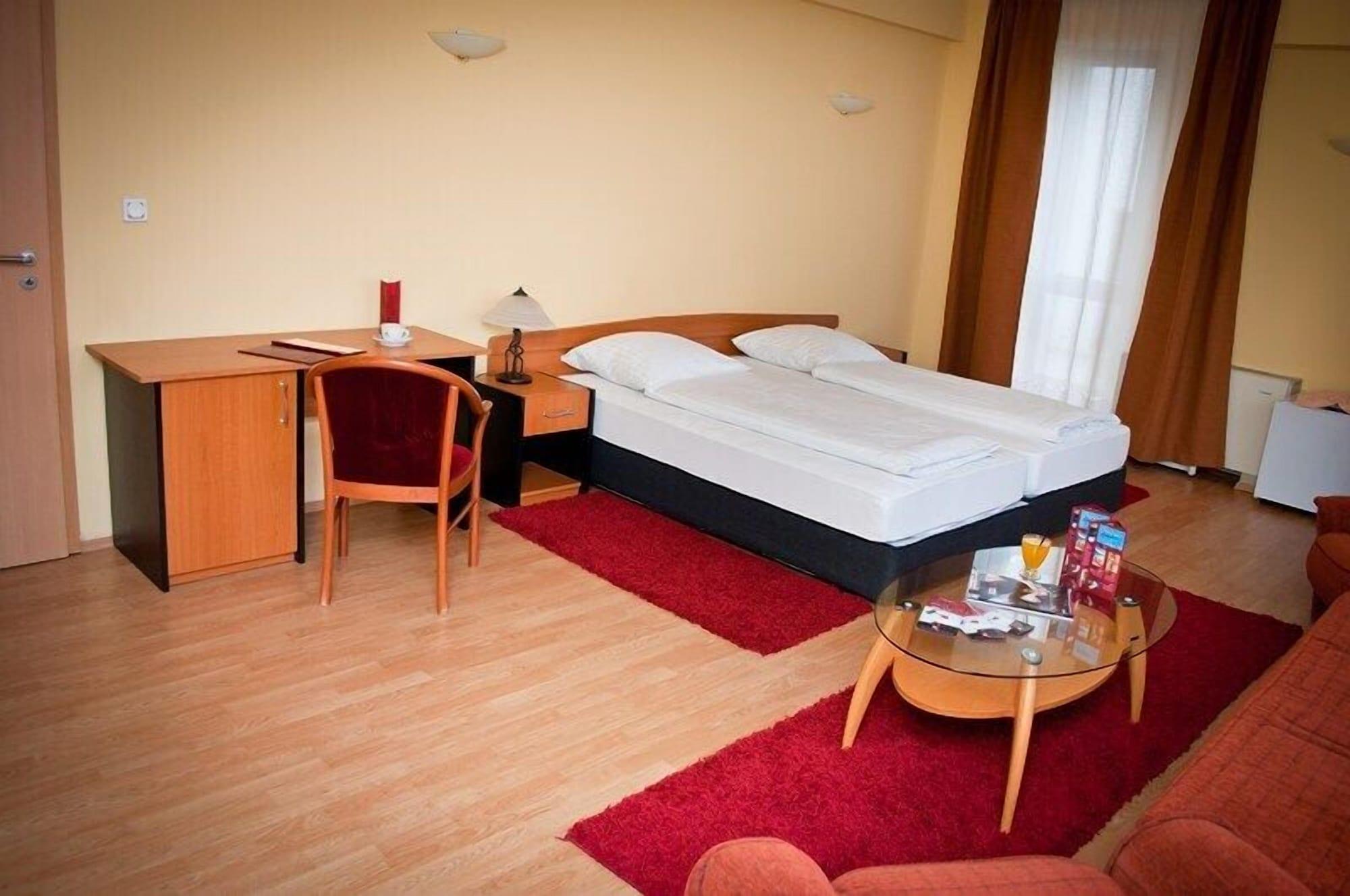 Hotel Perla Τιμισοάρα Εξωτερικό φωτογραφία
