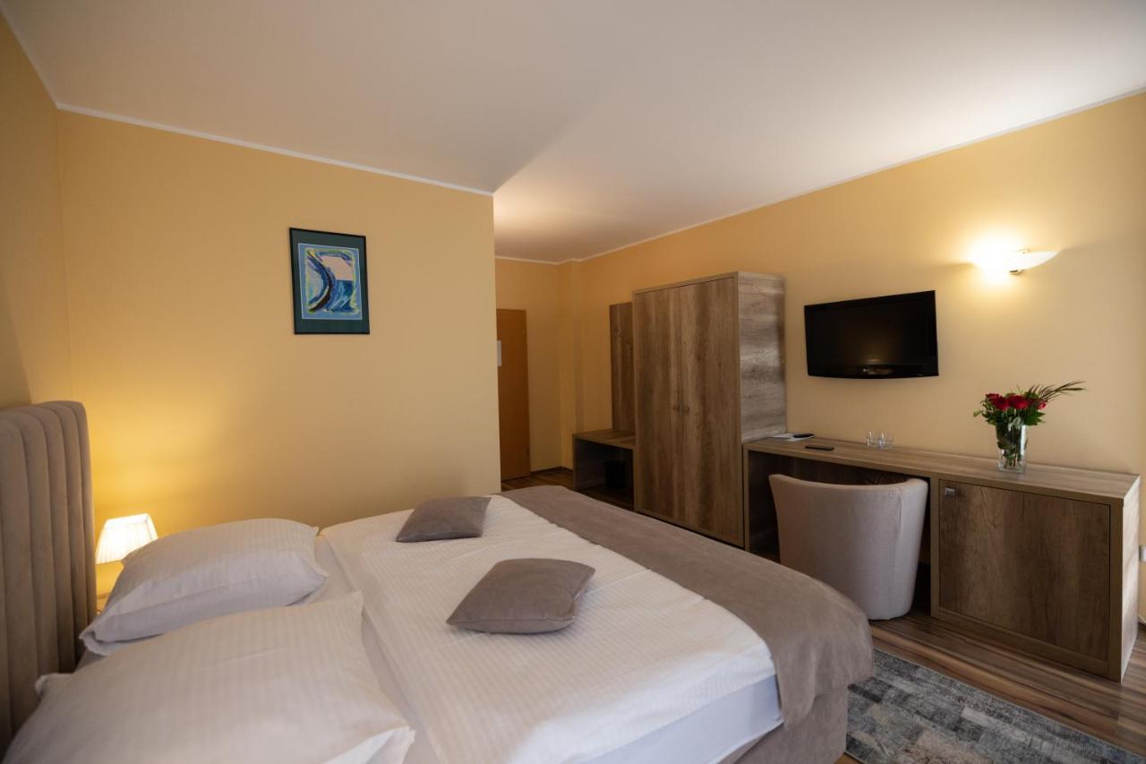 Hotel Perla Τιμισοάρα Εξωτερικό φωτογραφία