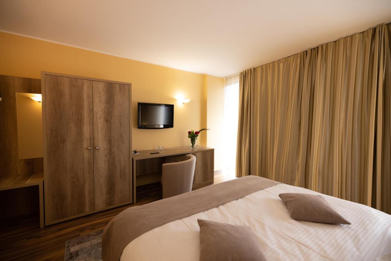Hotel Perla Τιμισοάρα Εξωτερικό φωτογραφία