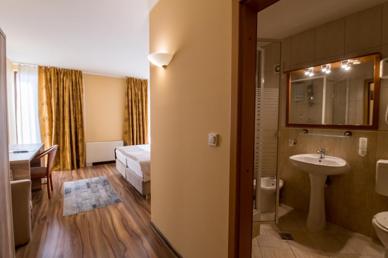 Hotel Perla Τιμισοάρα Εξωτερικό φωτογραφία