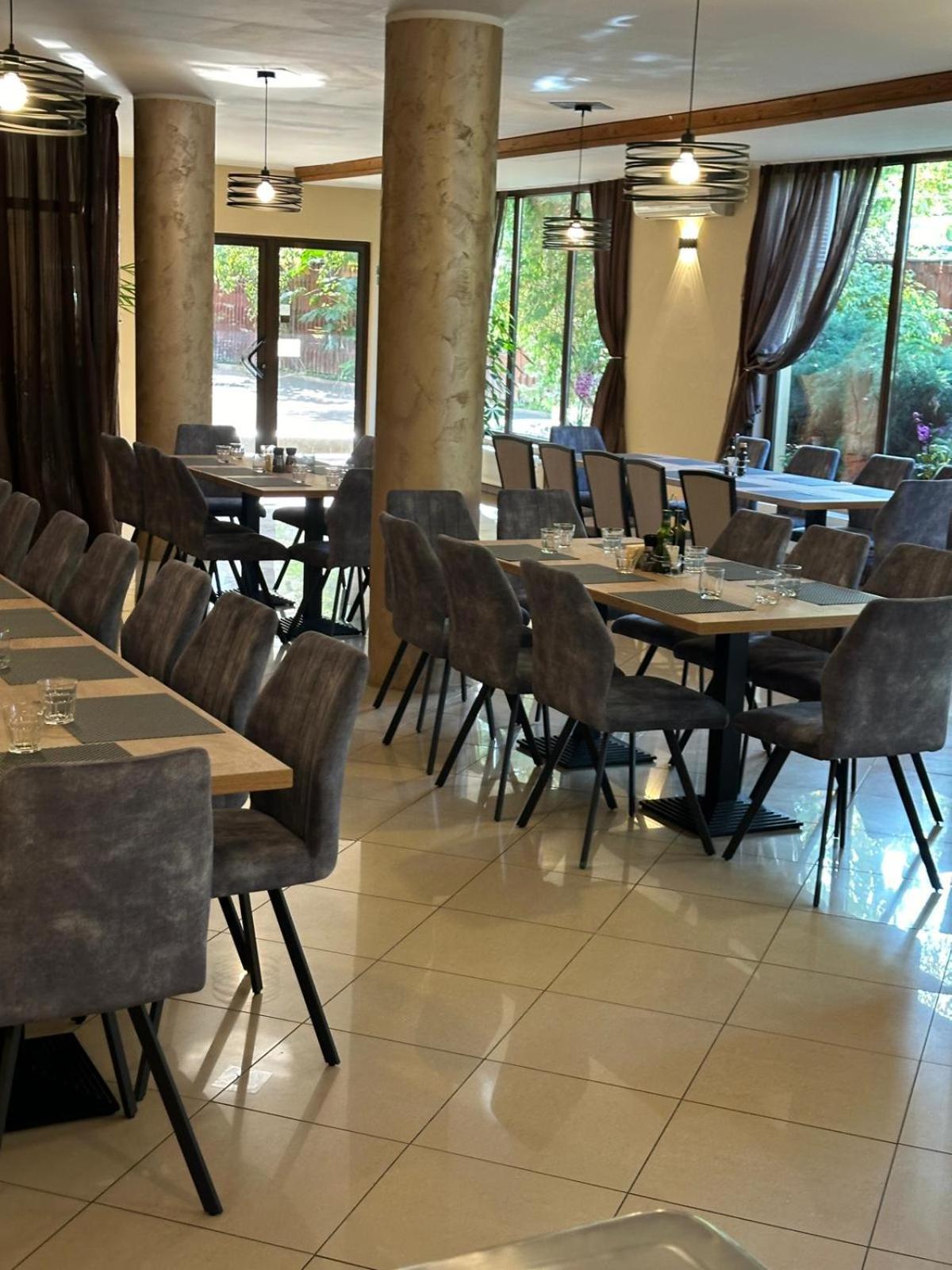 Hotel Perla Τιμισοάρα Εξωτερικό φωτογραφία