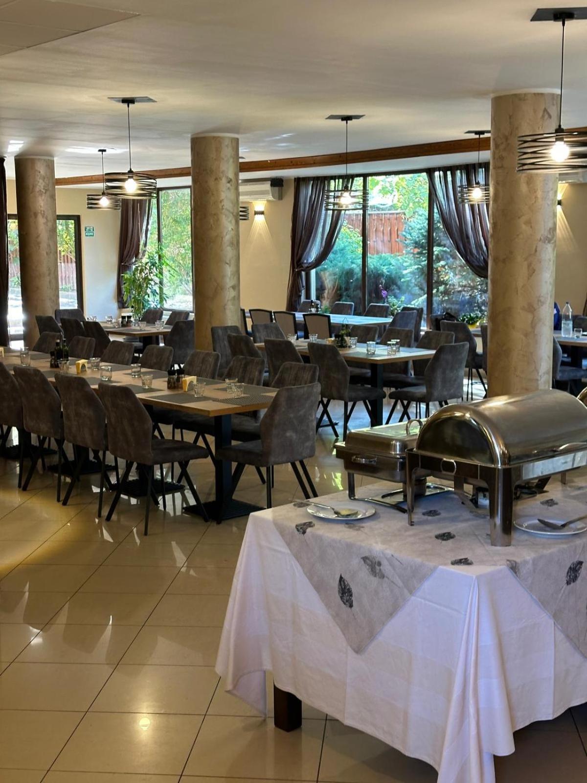 Hotel Perla Τιμισοάρα Εξωτερικό φωτογραφία
